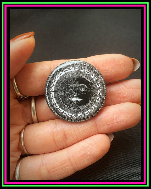 Botón pin-on Sol y Luna