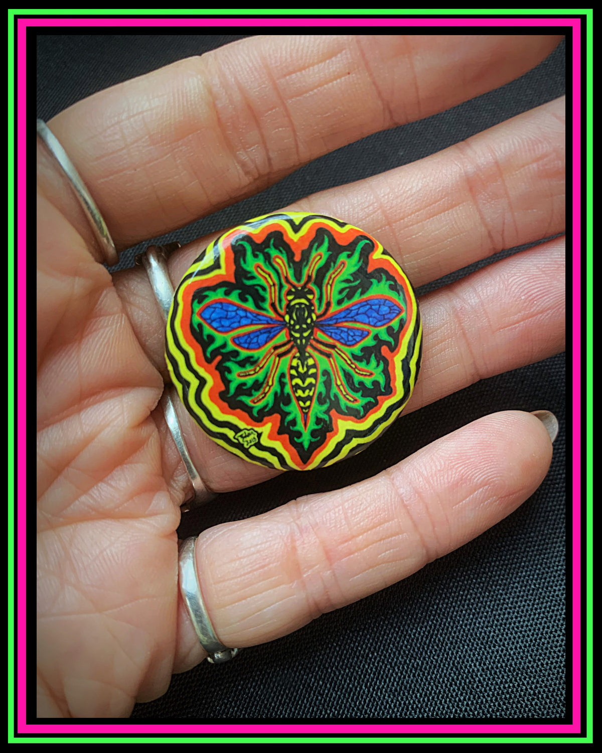 Wasp Pin-On Button